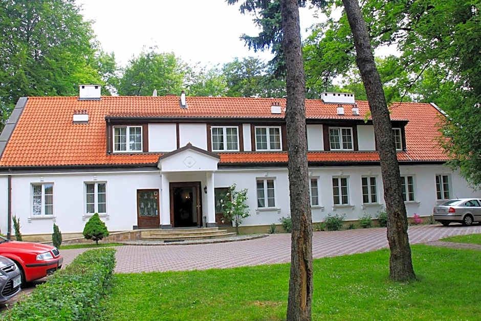 Dedek Park - historyczny dworek w pięknym Parku Skaryszewskim obok Stadionu Narodowego