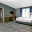La Quinta Inn & Suites by Wyndham Jacksonville TX