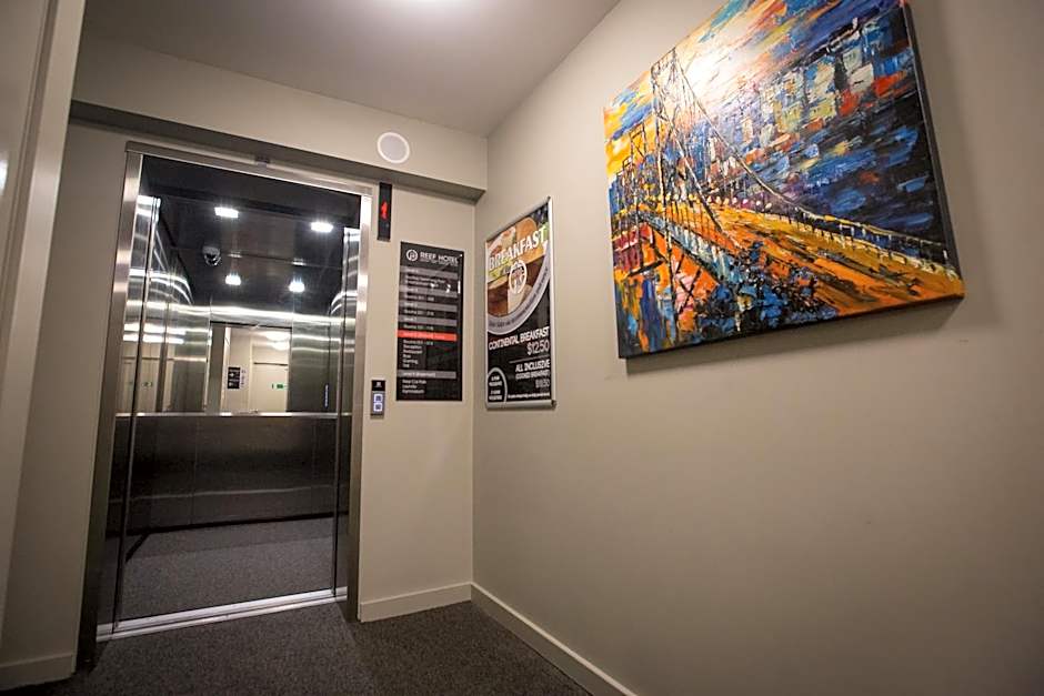 Gladstone Reef Hotel Motel