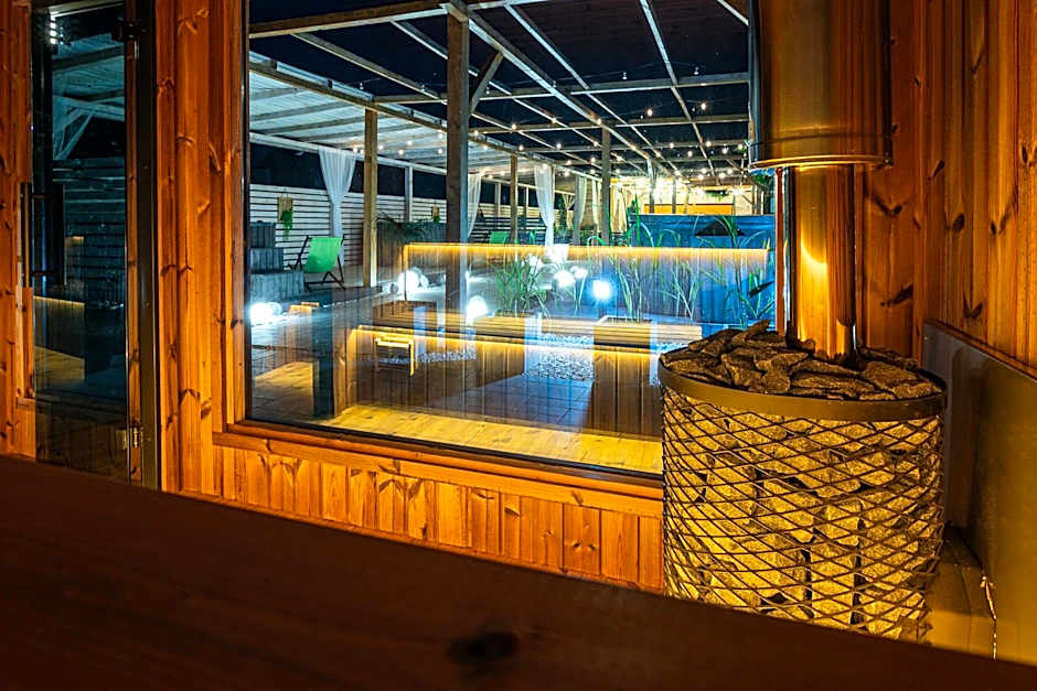 Old Tree Home & Restaurant