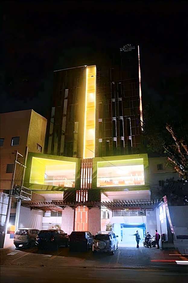 Empress Hotel Makassar City Center by LIFE