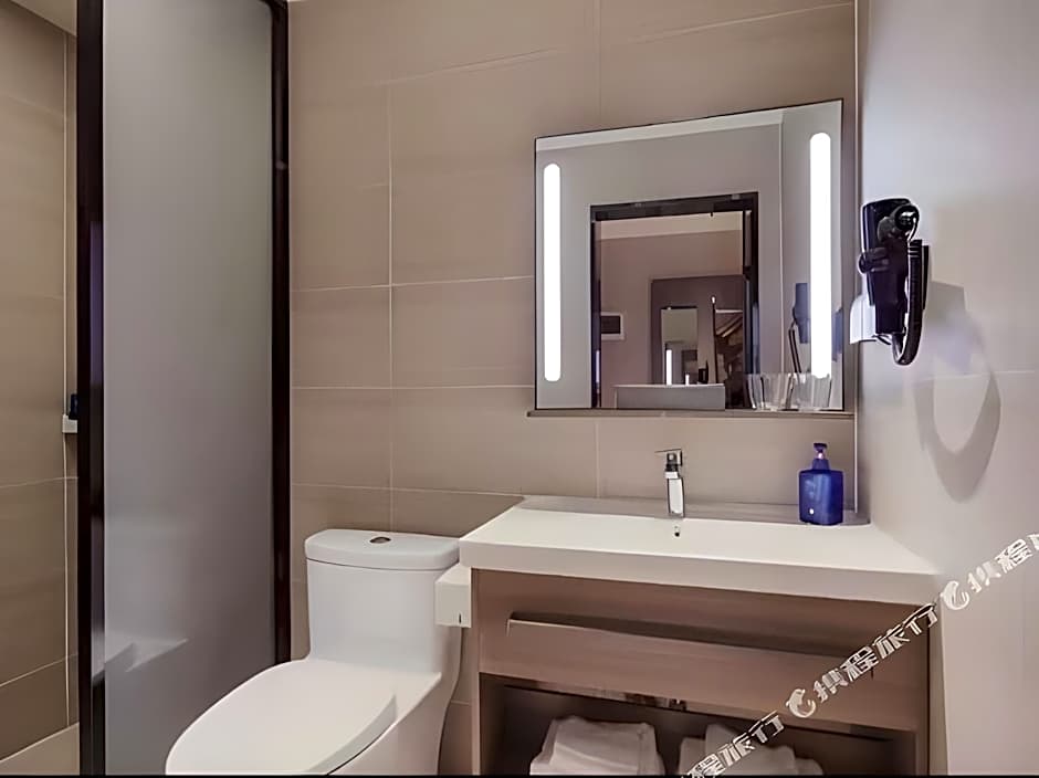 GreenTree Inn Zhenjiang Dagang New District Tonggang Road Butterfly Square