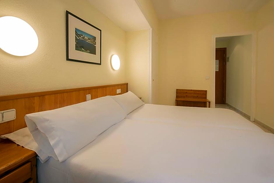Photo 1 of 6 of 1 Double Bed or 2 Beds