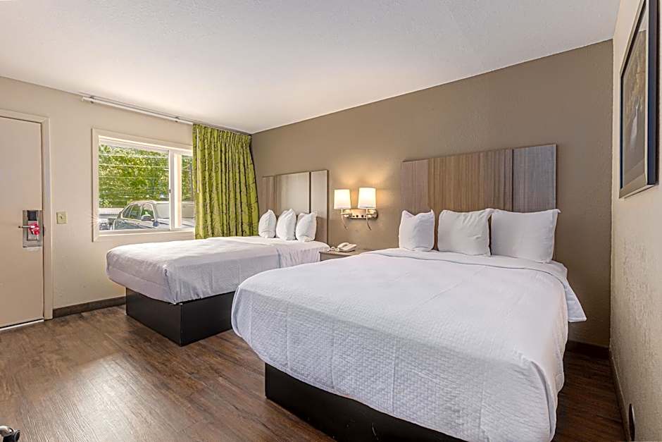 Econo Lodge Cherokee Near River Park