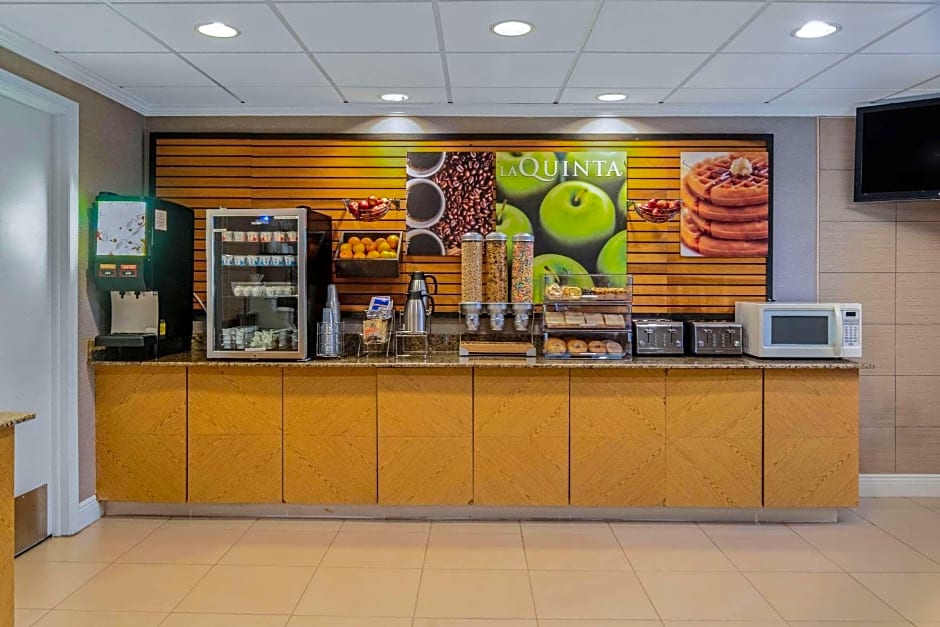 La Quinta Inn & Suites by Wyndham Naples East - I-75