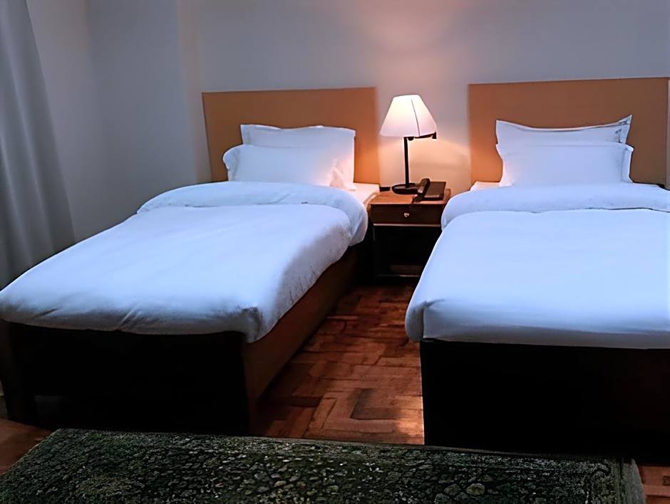 Khamsum Inn