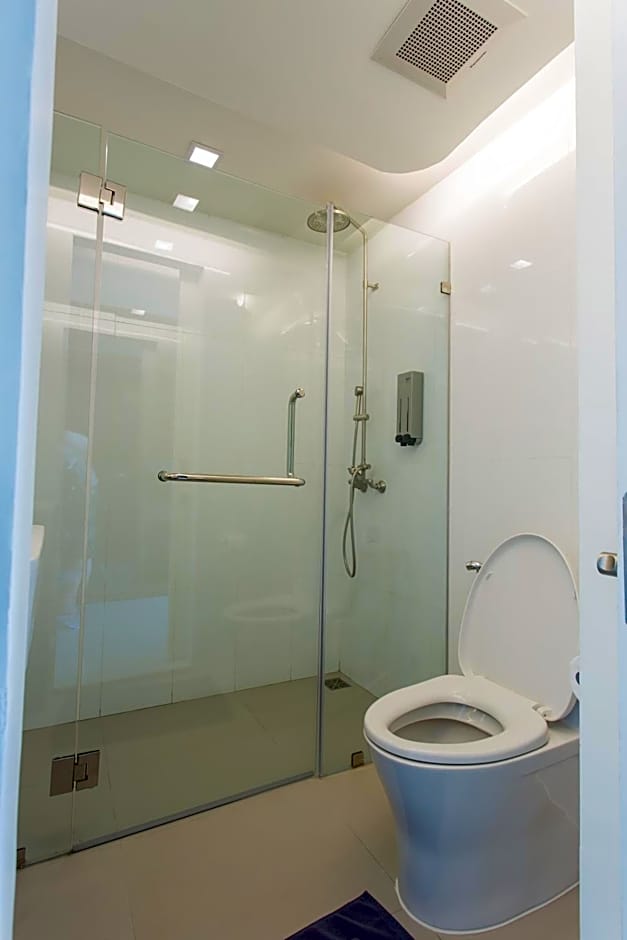 BearPacker Patong Hostel