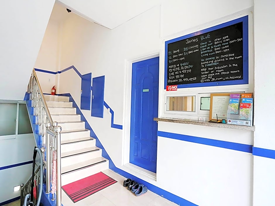 James Blue Guesthouse - Hostel