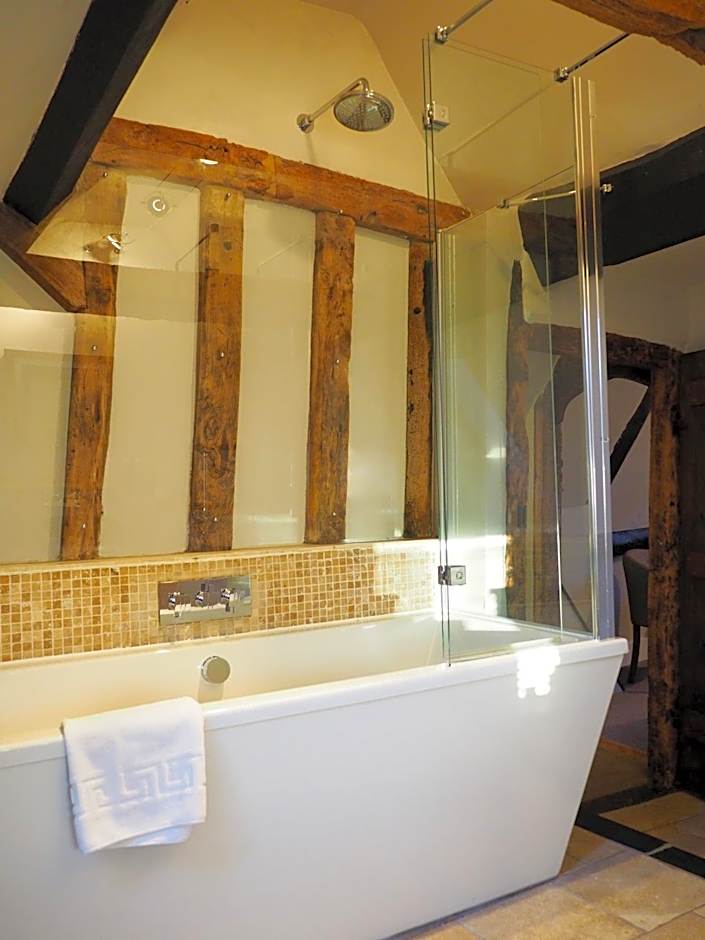 Bear and Ragged Staff