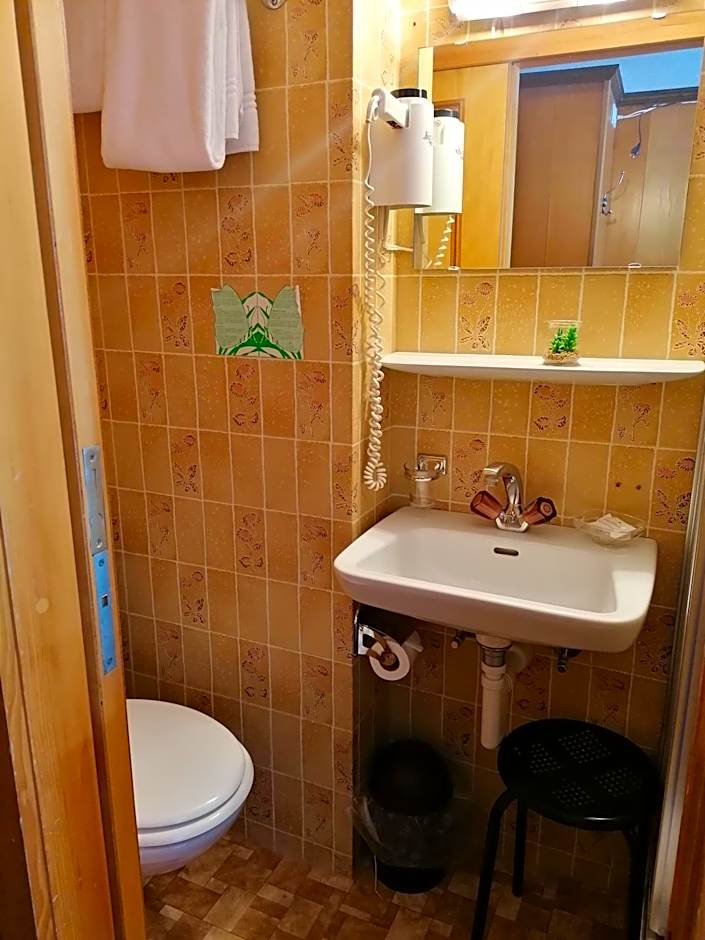 Petit Helvetia Budget Hotel