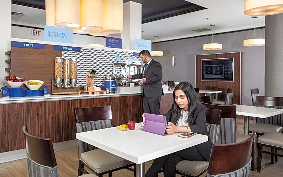 Holiday Inn Express Edmonton Downtown By IHG