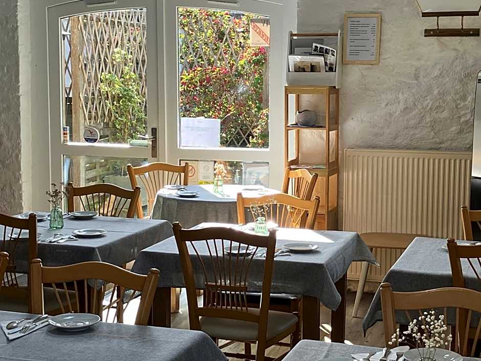 Logis Hôtel La Demeure du Perron