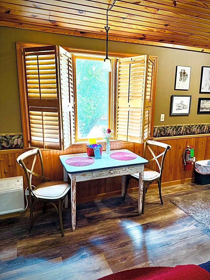 Eureka Sunset Cabins