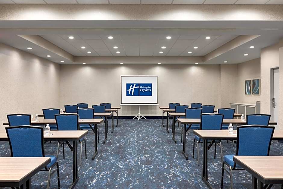 Holiday Inn Express Dumfries By IHG