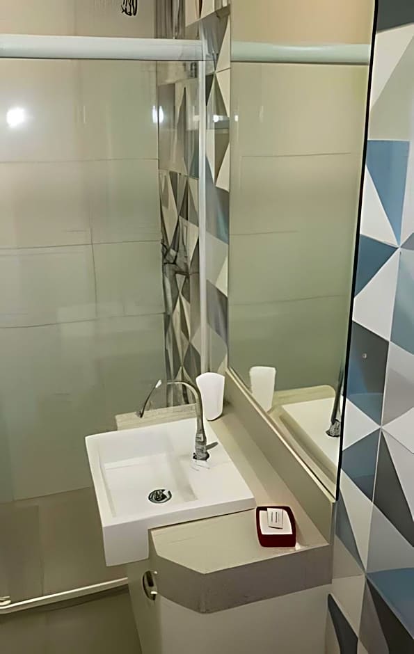 Studio em Copacabana Menos de 100 metros da Praia