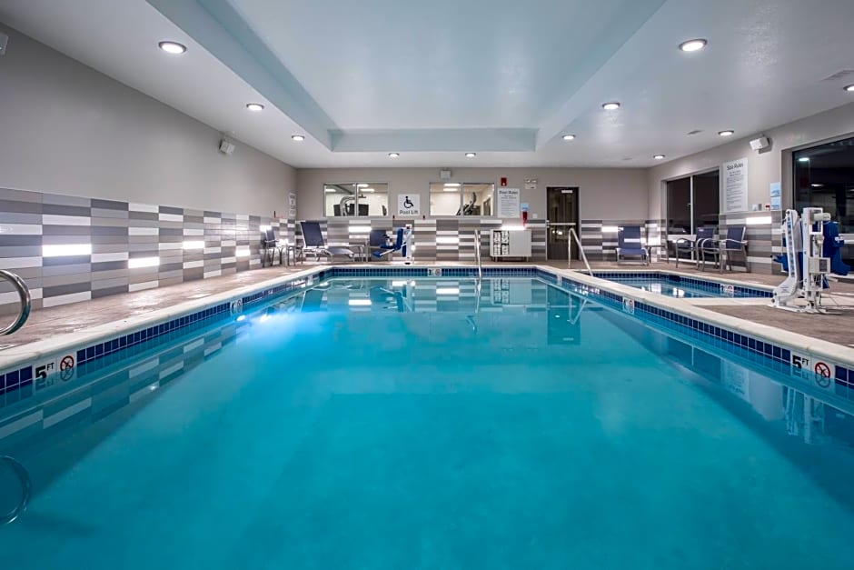 Holiday Inn Express And Suites Denver Ne - Brighton By IHG