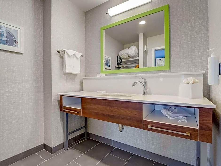 Hampton Inn & Suites Cincinnati Midtown Rookwood