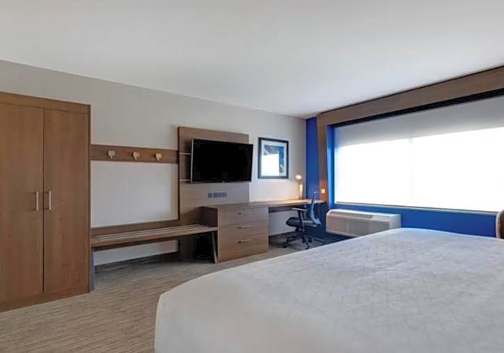 Holiday Inn Express & Suites - Detroit - Dearborn By IHG