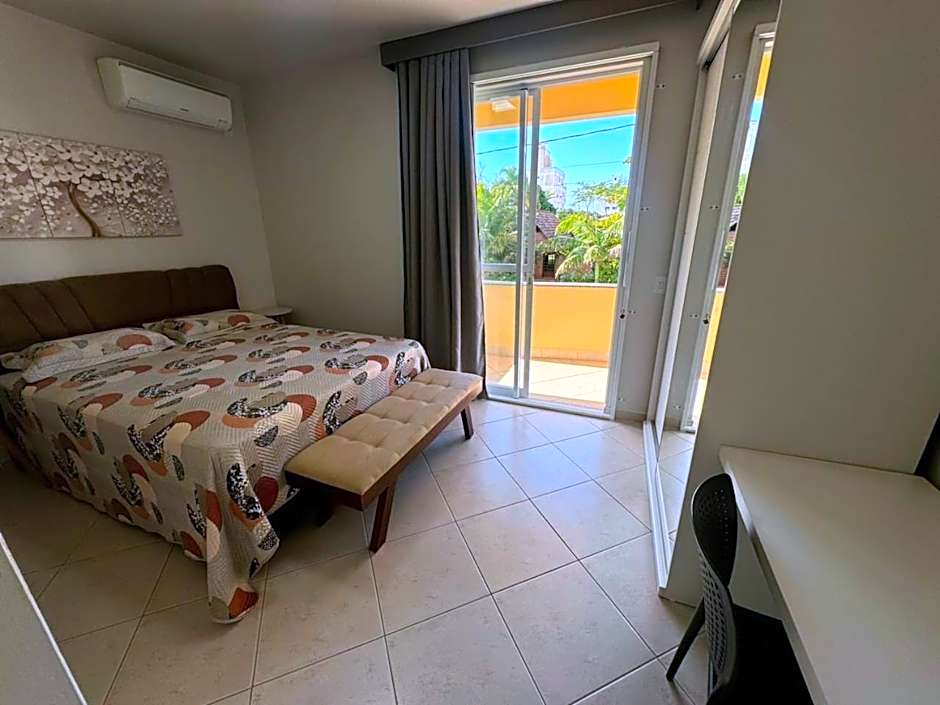 cód 11 - Excelente casa localizada á 180m do mar!