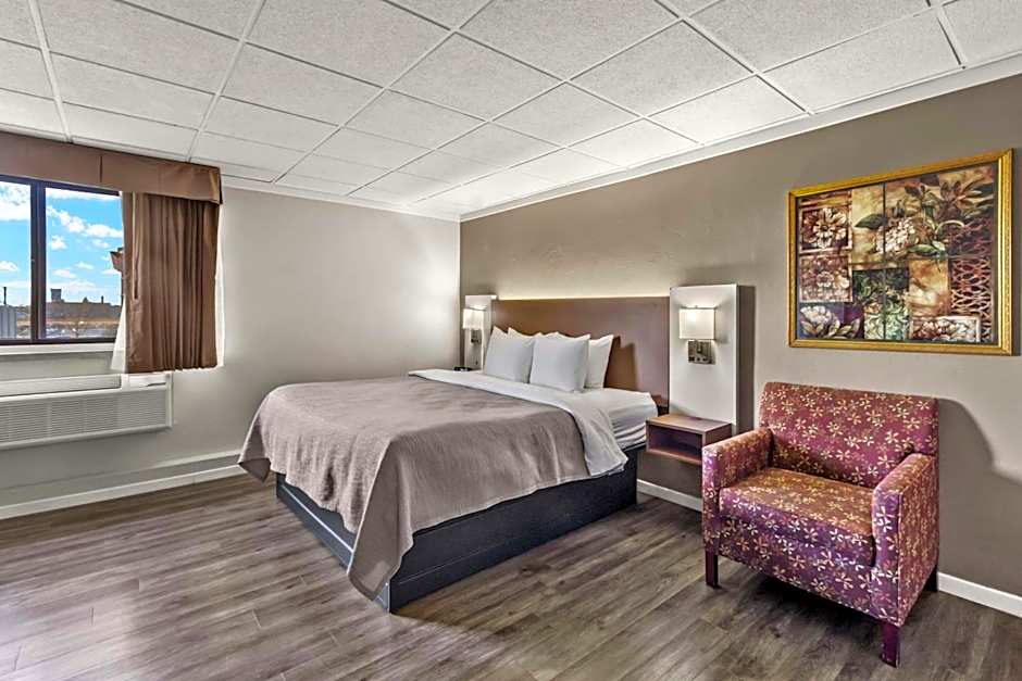 Quality Inn & Suites Downtown