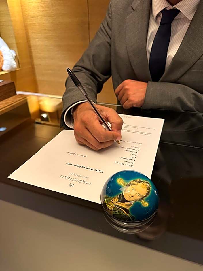 Hotel Marignan Champs-Elysees