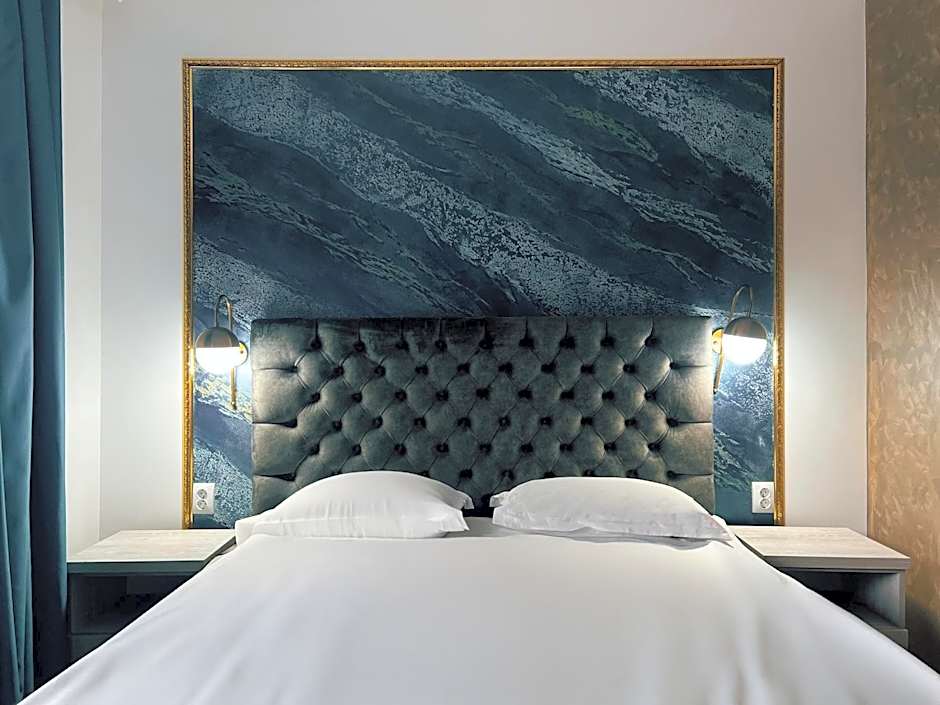 Suru Hotel & Restaurant