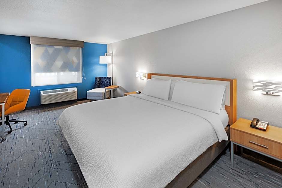 Photo 1 of 6 of 1 King Bed, Mobility Accessible, Roll in Shower