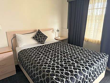 County Lodge Motor Inn
