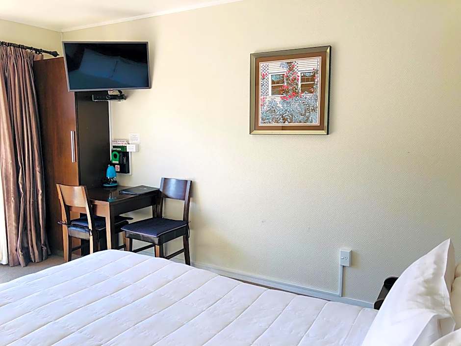 Tudor Court Motor Lodge