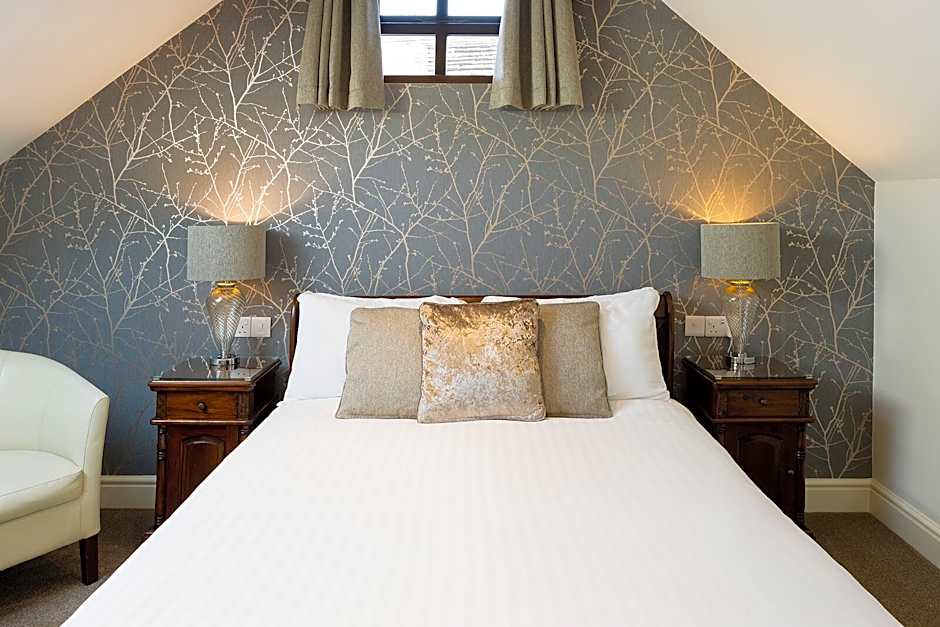 Photo 1 of 9 of Deluxe 1 King Bed