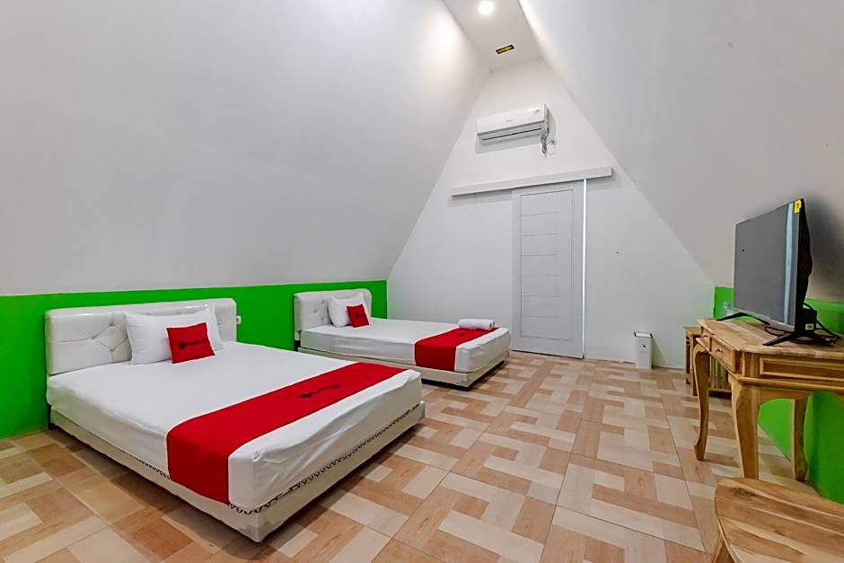 RedDoorz Syariah Plus near Sukabumi Station