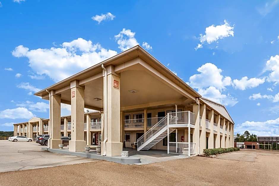 Super 8 by Wyndham Brookhaven