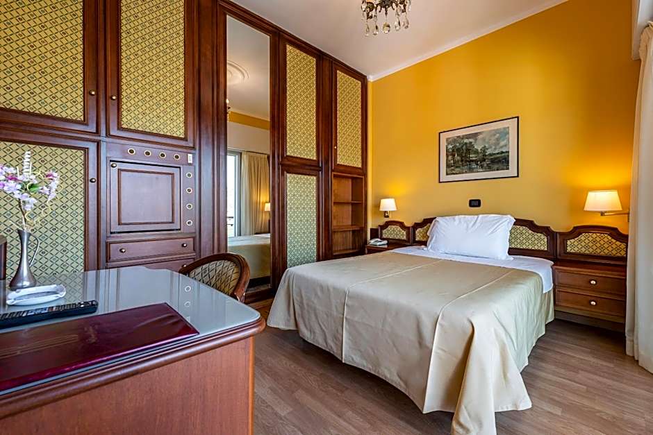 Hotel Bellevue Et Mediterranée