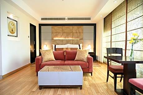 Business Suite - 10% discount on Food & soft beverages, Laundry & Spa