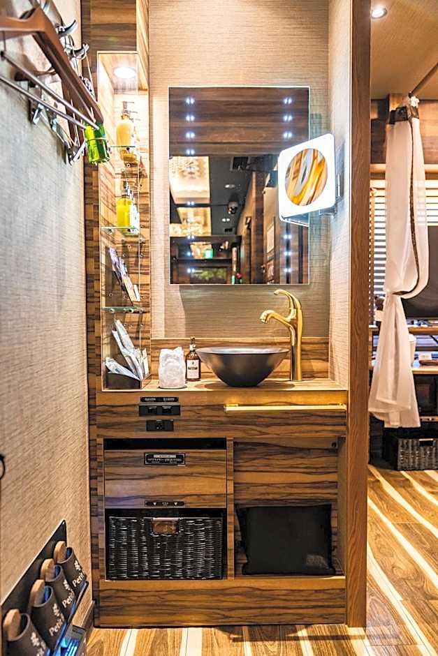 Petit Bali Forest Shinjuku Sanchōme