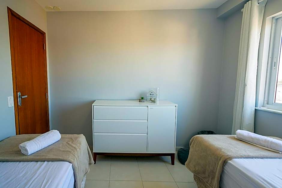 Ap. Alto padrão Costa Azul 200m da praia | ROTR304