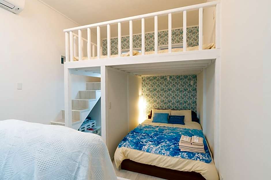 Maximum of 18 people can be rented in one building 3 minutes walk to Tomari Port 10 minutes drive to the airport No parking lot 30 seconds walk from paid parking lot warayunso port city May