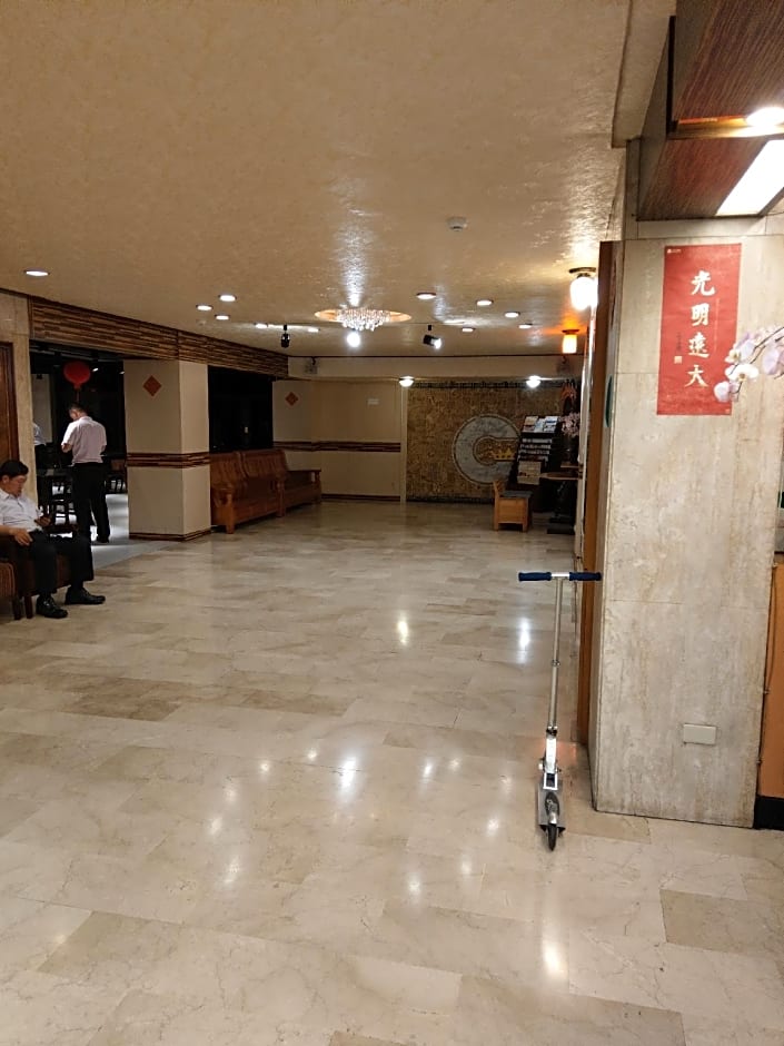 Chiayi Crown Hotel