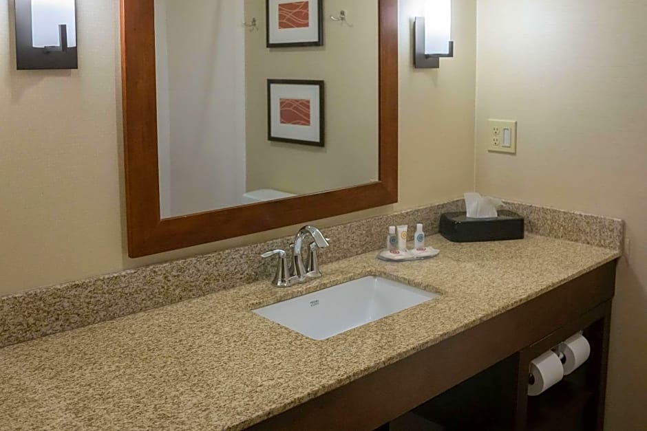 Comfort Inn & Suites Erie