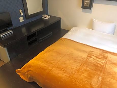 Large Double Room - Smoking