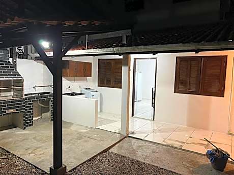 A86 - Casa 02 dormitórios no centro.