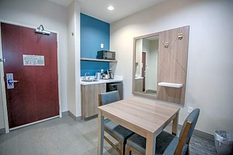 Holiday Inn Express & Suites Cleveland By IHG