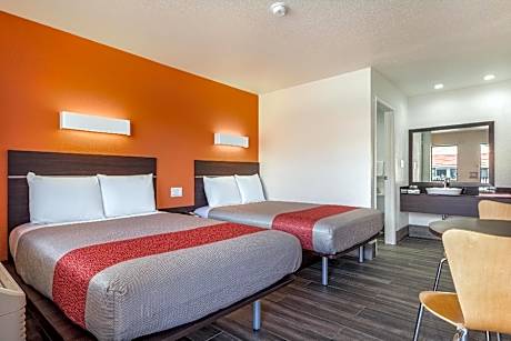 2 Full Beds | Mobility Access RI Shower Nsmk