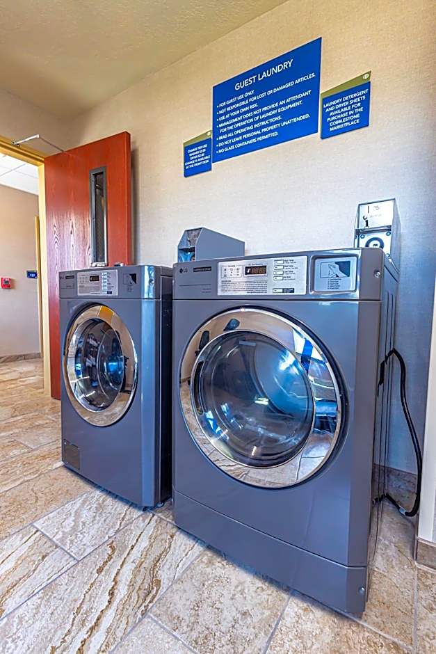 Cobblestone Inn & Suites - Big Lake