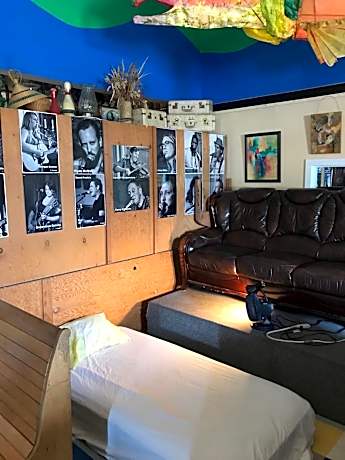 Single Bed in Mixed Dormitory Room