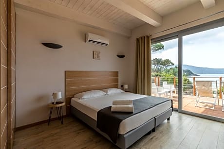 Deluxe Triple Room with Sea View - Separate building