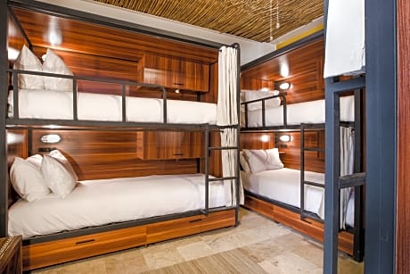 6 Bed Community Room