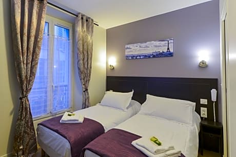 Twin Room with Private Bathroom
