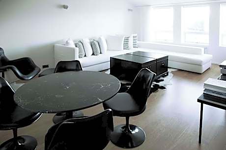 Suite, 1 King Bed