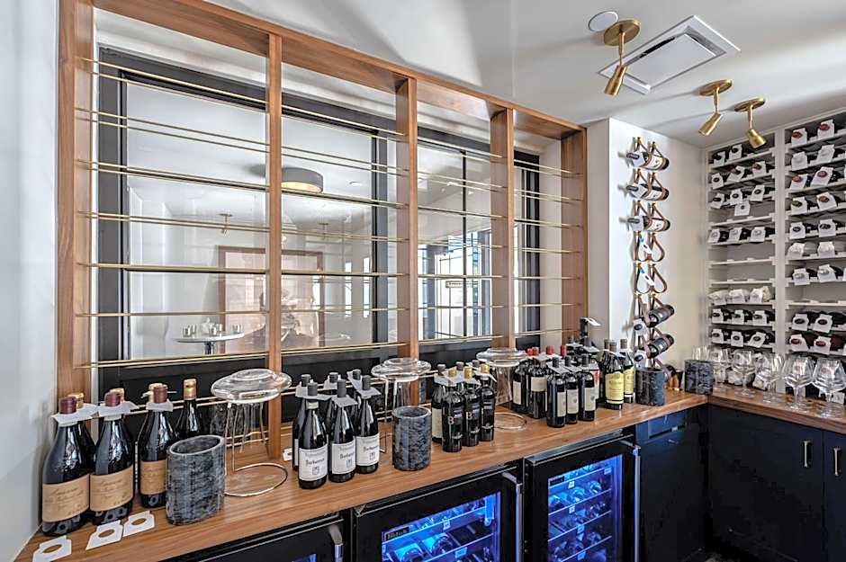 Hotel Fort Des Moines, Curio Collection by Hilton